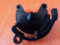 Нижня кришка-тримач шестерінки регулювання помелу в горизонтальний двигун кавомолки.